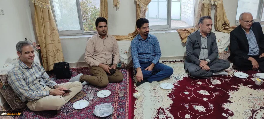 بمناسبت هفته دفاع مقدس نشست صمیمی  ریاست دانشگاه ملی مهارت واحد استانی خراسان جنوبی همراه معاونین و مدیران ستاد استان و روحانی دانشگاه  حضور در منزل آقای محمدرضا مالکی جانباز و رزمنده جنگ تحمیلی دوره دفاع مقدس  2