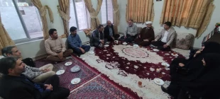 بمناسبت هفته دفاع مقدس نشست صمیمی  ریاست دانشگاه ملی مهارت واحد استانی خراسان جنوبی همراه معاونین و مدیران ستاد استان و روحانی دانشگاه  حضور در منزل آقای محمدرضا مالکی جانباز و رزمنده جنگ تحمیلی دوره دفاع مقدس  3