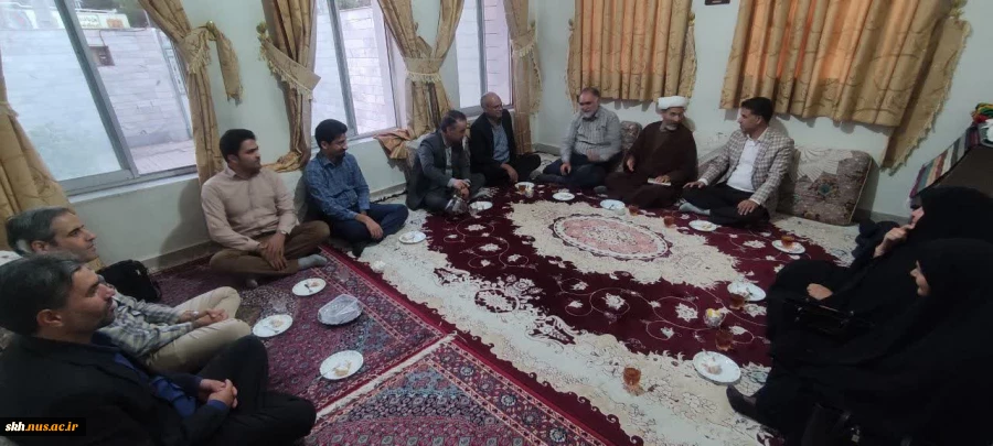 بمناسبت هفته دفاع مقدس نشست صمیمی  ریاست دانشگاه ملی مهارت واحد استانی خراسان جنوبی همراه معاونین و مدیران ستاد استان و روحانی دانشگاه  حضور در منزل آقای محمدرضا مالکی جانباز و رزمنده جنگ تحمیلی دوره دفاع مقدس  3