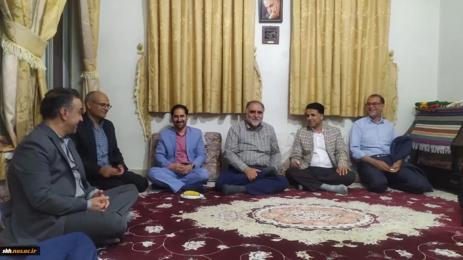 بمناسبت هفته دفاع مقدس نشست صمیمی  ریاست دانشگاه ملی مهارت واحد استانی خراسان جنوبی همراه معاونین و مدیران ستاد استان و روحانی دانشگاه  حضور در منزل آقای محمدرضا مالکی جانباز و رزمنده جنگ تحمیلی دوره دفاع مقدس  4