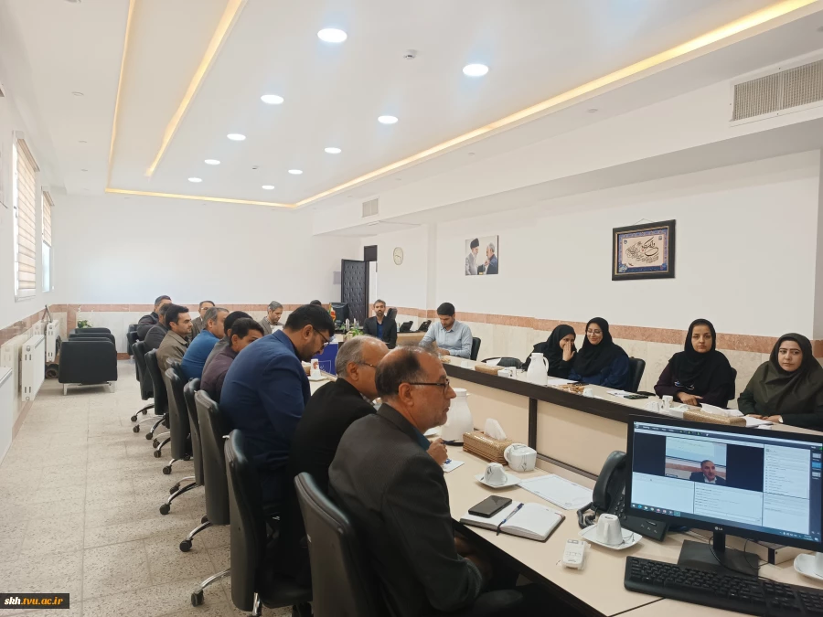 کارگاه آموزشی آئین نامه و بخشنامه های تخلفات اداری با حضوراستاد محترم جناب آقای دکترحسن طورانی 7