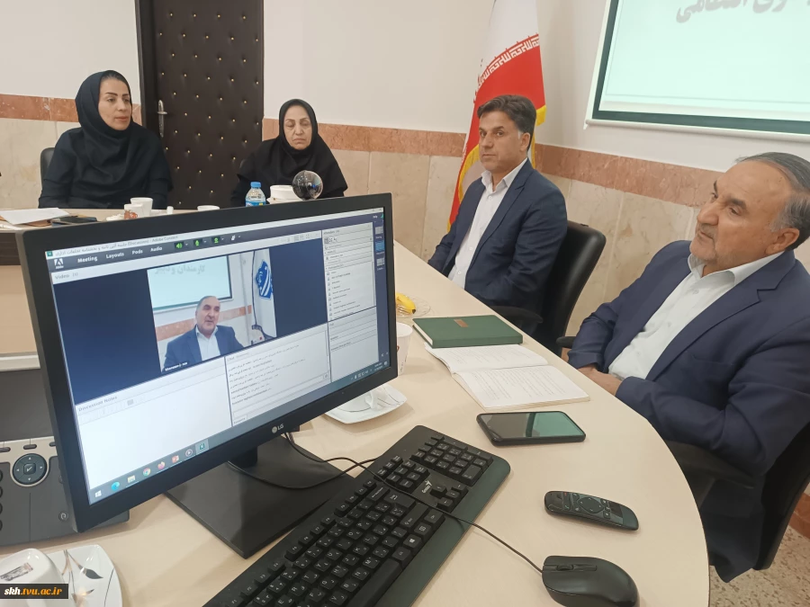 کارگاه آموزشی آئین نامه و بخشنامه های تخلفات اداری با حضوراستاد محترم جناب آقای دکترحسن طورانی 8