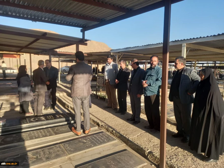 بمناسبت هفته بسیج زیارت گلزار شهداء و ذکتر فاتحه قبور همکاران فقید دانشگاه برگزار شد.  2