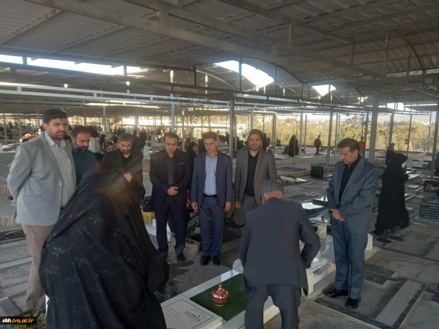 بمناسبت هفته بسیج زیارت گلزار شهداء و ذکتر فاتحه قبور همکاران فقید دانشگاه برگزار شد.  7