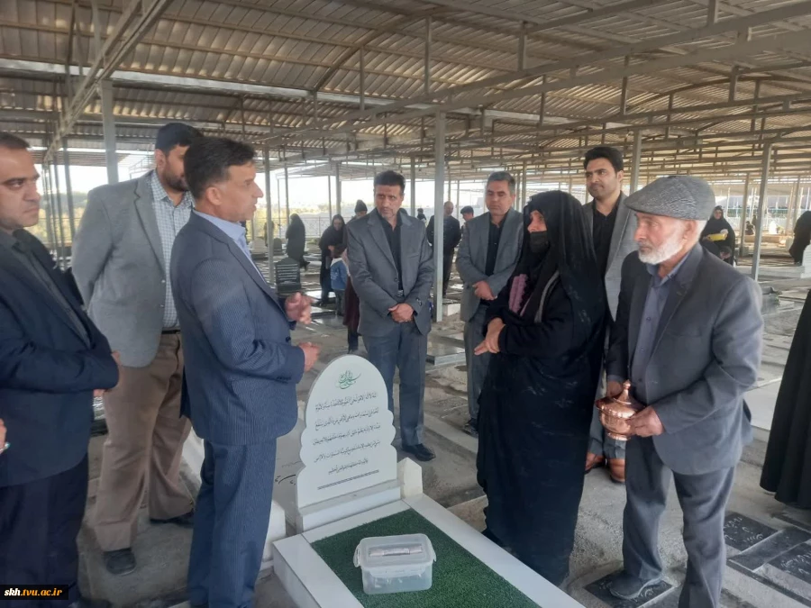 بمناسبت هفته بسیج زیارت گلزار شهداء و ذکتر فاتحه قبور همکاران فقید دانشگاه برگزار شد.  9