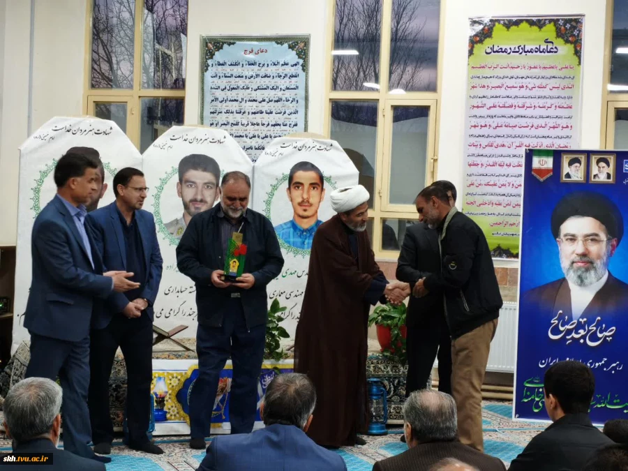 برگزاری محفل انس با قرآن کریم و تکریم خانواده شهدای منتسب به دانشگاه در دانشگاه ملی مهارت خراسان جنوبی 4