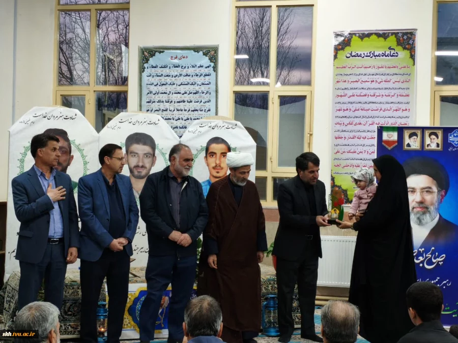 برگزاری محفل انس با قرآن کریم و تکریم خانواده شهدای منتسب به دانشگاه در دانشگاه ملی مهارت خراسان جنوبی 5