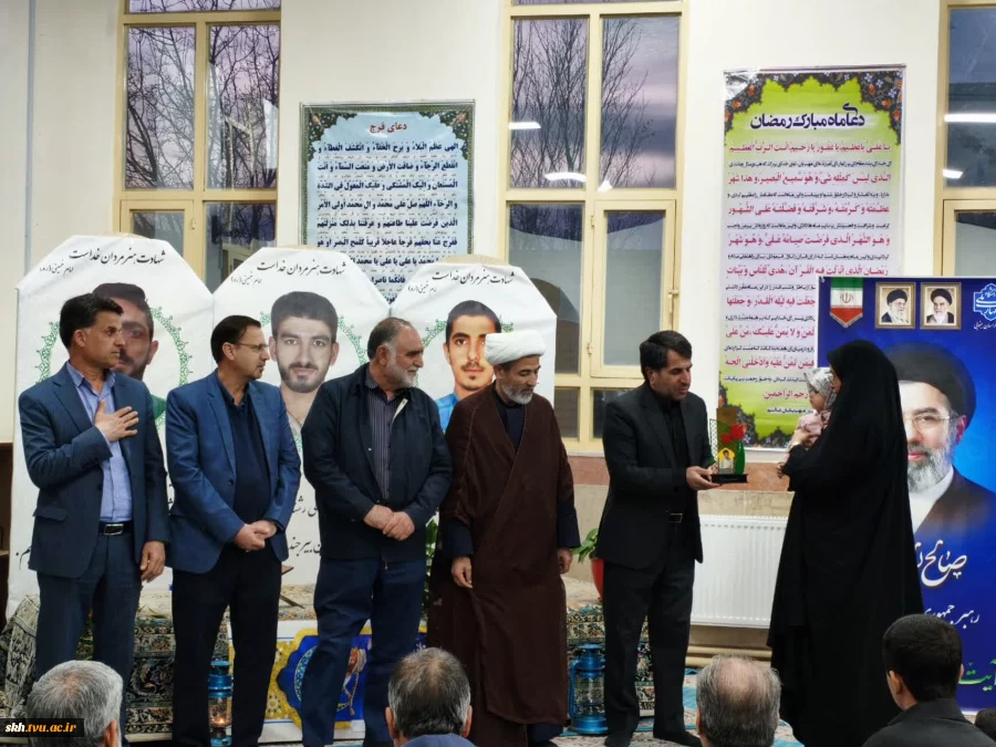 برگزاری محفل انس با قرآن کریم و تکریم خانواده شهدای منتسب به دانشگاه در دانشگاه ملی مهارت خراسان جنوبی 10