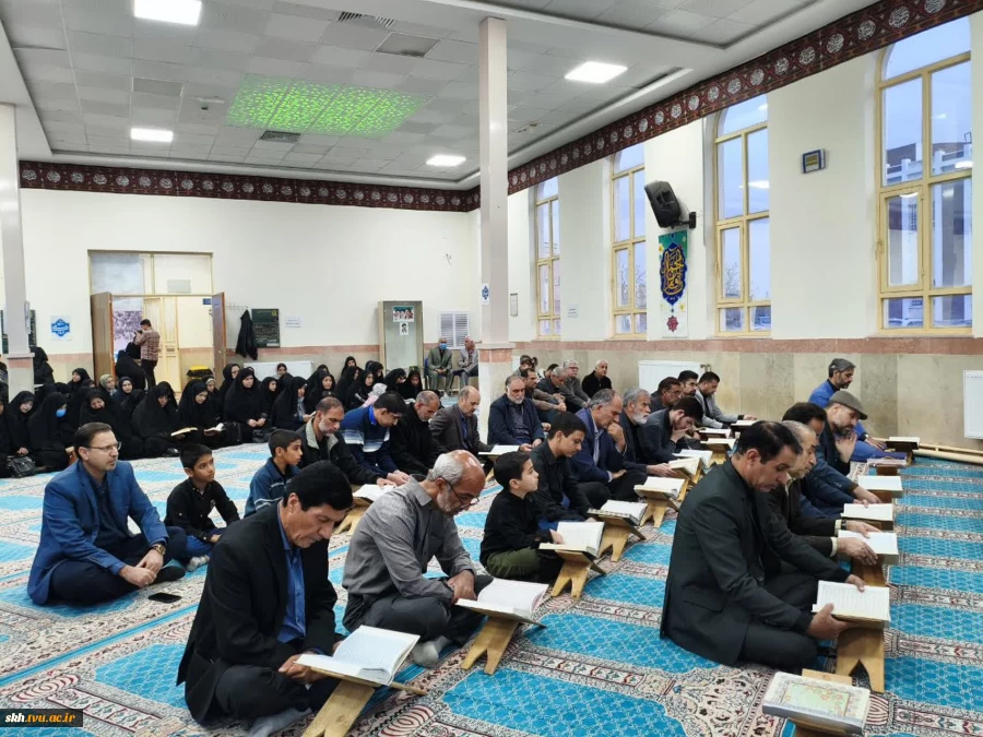 برگزاری محفل انس با قرآن کریم و تکریم خانواده شهدای منتسب به دانشگاه در دانشگاه ملی مهارت خراسان جنوبی 17