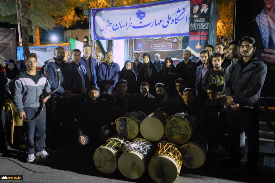 حضور پر شور و شعور همکاران به همراه خانواده ها و جمعی از دانشجویان دانشگاه ملی مهارت واحد استانی خراسان جنوبی در محفل سوگ اربعین قائد شهید امت (قدس سره) 2