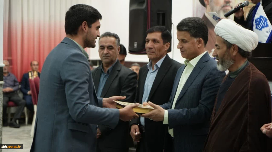 تیتر:  
آیین گرامیداشت دهه سرآمدی آموزش و تجلیل از سرآمدان آموزشی دانشگاه ملی مهارت خراسان جنوبی برگزار شد 7