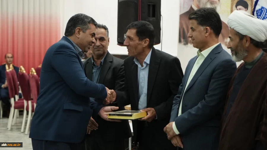 تیتر:  
آیین گرامیداشت دهه سرآمدی آموزش و تجلیل از سرآمدان آموزشی دانشگاه ملی مهارت خراسان جنوبی برگزار شد 8