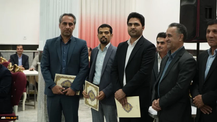 تیتر:  
آیین گرامیداشت دهه سرآمدی آموزش و تجلیل از سرآمدان آموزشی دانشگاه ملی مهارت خراسان جنوبی برگزار شد 13