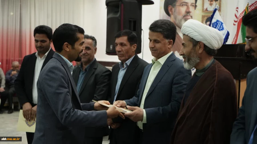 تیتر:  
آیین گرامیداشت دهه سرآمدی آموزش و تجلیل از سرآمدان آموزشی دانشگاه ملی مهارت خراسان جنوبی برگزار شد 14