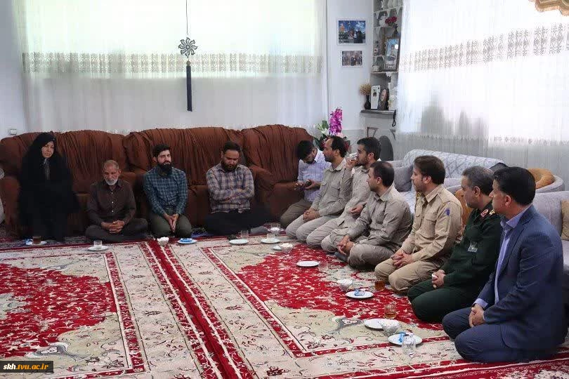دیدار رئیس دانشگاه ملی مهارت استان خراسان جنوبی با خانواده شهید سرافراز مهدی زیبا  4