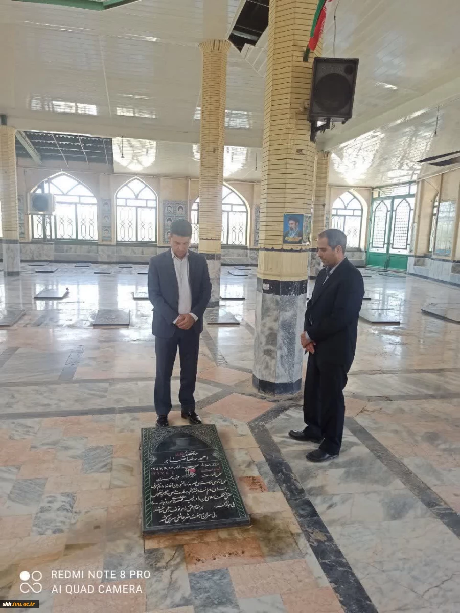 رئیس دانشگاه ملی مهارت استان خراسان جنوبی با خانواده شهید گرانقدر علی کاظمی و شهید احمدرضا صابر  دیدار و گفتگو کرد.  3