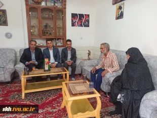 رئیس دانشگاه ملی مهارت استان خراسان جنوبی با خانواده شهید گرانقدر علی کاظمی و شهید احمدرضا صابر  دیدار و گفتگو کرد.  4